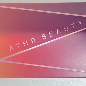 MANIFEST CRYSTAL EYESHADOW PALETTE AMETHYST

Anthropologie Favorite!!